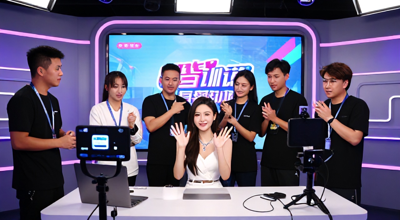 Đào Tạo Idol Miễn Phí: Sự Thật Về Chi Phí Ẩn (2025)